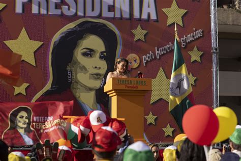 Los Espookys (2019) Season 2 Episode 6: El Eclipse .